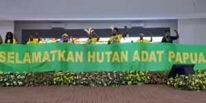 Menuntut keadilan atas masyarakat adat Papua di Konferensi Tenurial 2023. (Foto: dok. Konde.co/Salsabila Putri Pertiwi)
