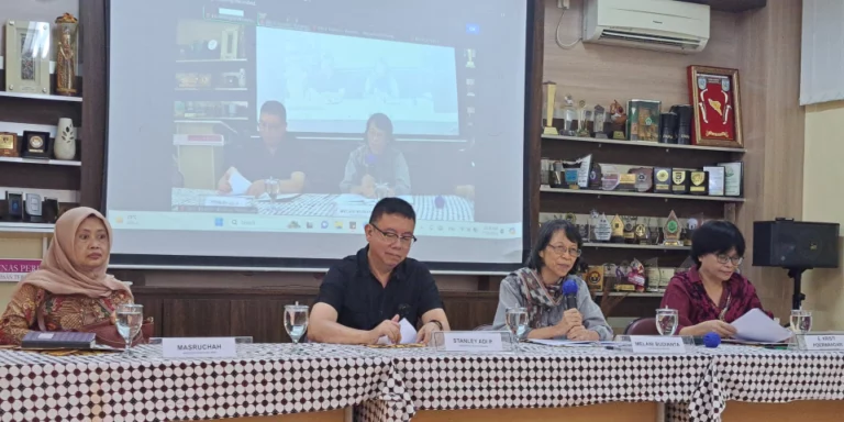 Tim panitia seleksi calon anggota Komisi Paripurna Komnas Perempuan, Selasa (16/7/2024) di kantor Komnas Perempuan, Jakarta. (Foto: dok. Konde.co/Salsabila Putri Pertiwi)