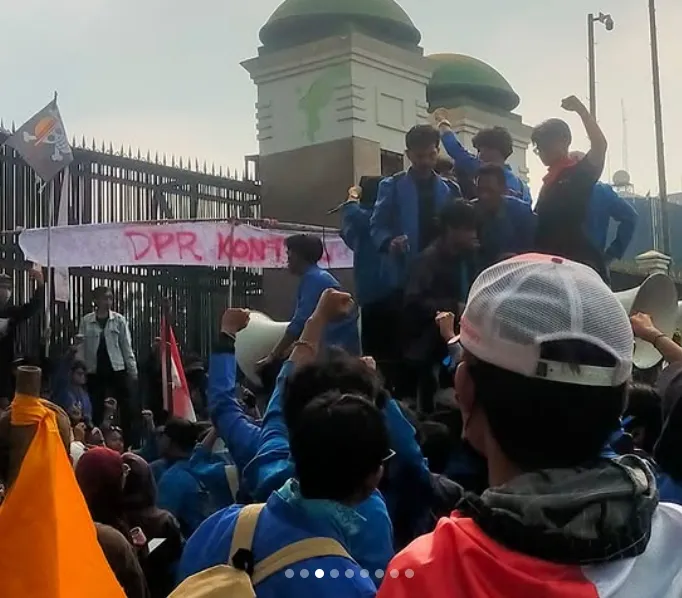 (Aksi mahasiswa di Gedung DPR RI, 28 Agustus 2025/ Foto: Anita Dhewy/ Konde.co)
