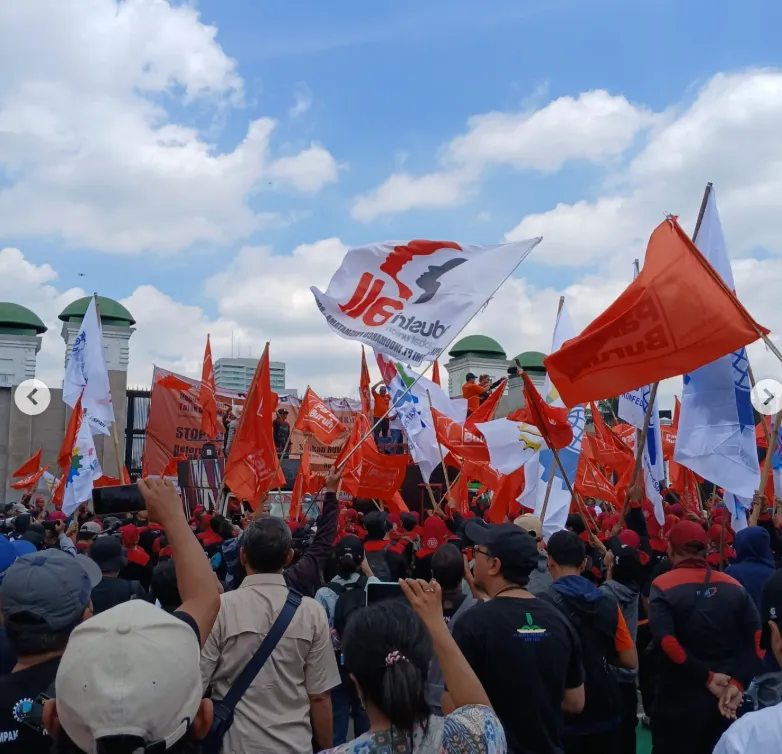 (Aksi demonstrasi di DPR RI di Jakarta, pada Kamis 28 Agustus 2025/ Foto: Luviana/ Konde.co)