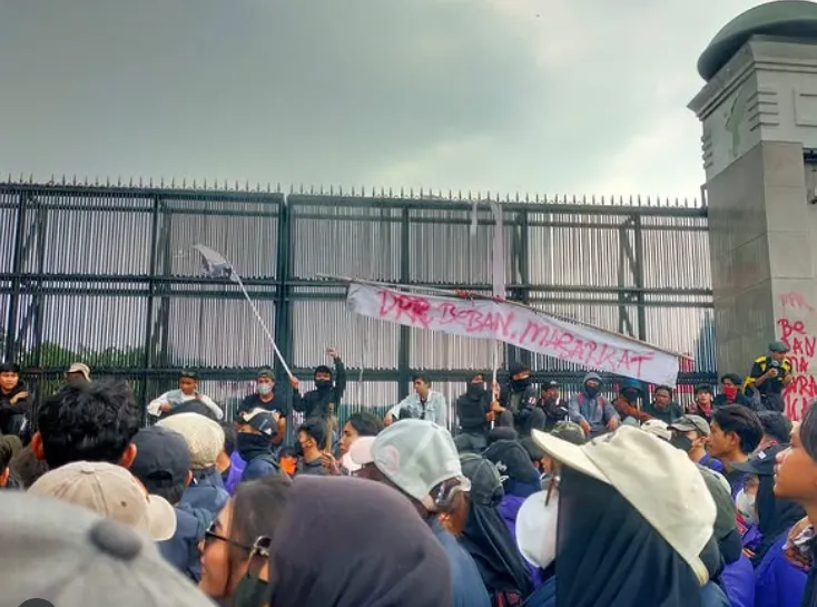(Aksi protes bubarkan DPR RI, 28 Agustus 2025/ Foto: Anita Dhewy/ Konde.co)