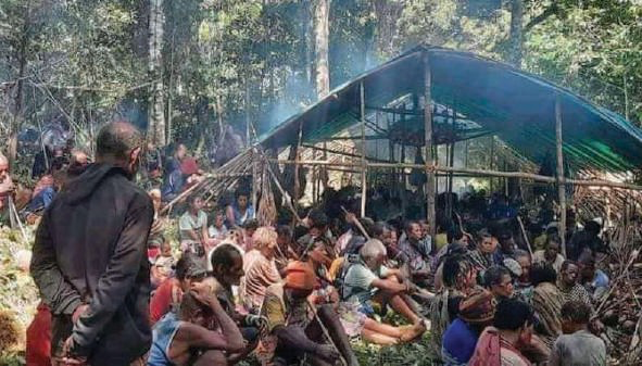 (Pengungsi konflik bersenjata Kiwirok, Pegunungan Bintang. Dok: Wagadei/Aktivis KNPB)