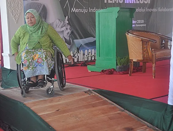Koordinator Jaringan dan Advokasi Sigab, Sipora Purwanti (46 tahun), dalam acara Temu Inklusi di Gunungkidul pada 2018. Pito Agustin Rudiana/Konde.co