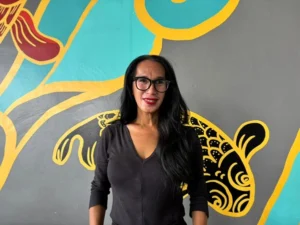 (Echa Waode, Sekretaris Umum Arus Pelangi, merefleksikan 20 tahun perjuangan dalam melawan diskriminasi terhadap kelompok LGBT di Indonesia. Dok: Nurul Nur Azizah/Konde.co)