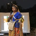 Mama Yasinta Moiwend di malam solidaritas untuk Papua di kantor YLBHI, Jakarta, 19 Oktober 2024. (foto: dok. Salsabila Putri Pertiwi/Konde.co)