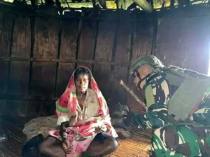 Perempuan Papua berhadapan dengan TNI saat masih di Puncak Jaya. (Foto: dok. TNI)