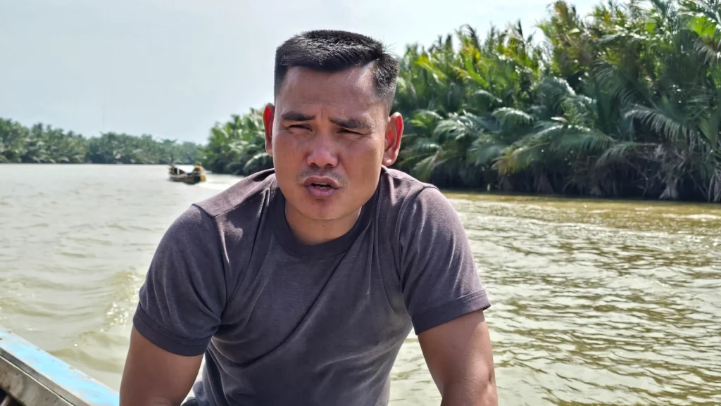 M. Samsir, aktivis pejuang mangrove di pesisir Kwala Serapuh, Tanjung Pura, Kab. Langkat, Sumatera Utara. (Foto: dok. Konde.co/Salsabila Putri Pertiwi)