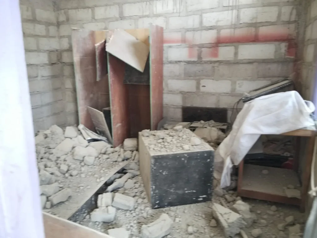 Kerusakan rumah warga di Dusun Malapoma, Nagekeo, Flores Barat, Nusa Tenggara Timur usai diguncang gempa pada Sabtu, 15 Agustus 2026. (foto: dok. Hermina Mawa (Mince))