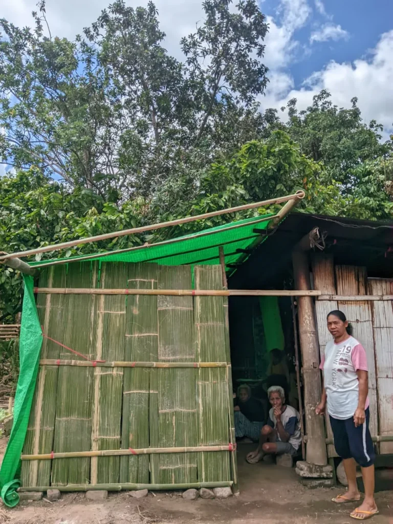 Kerusakan rumah warga di Flores, Nusa Tenggara Timur usai diguncang gempa pada Sabtu, 15 Agustus 2026. (foto: dok. Regina)