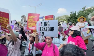 Aksi tolak MBG oleh Aliansi Perempuan Indonesia di Bundaran HI, Jakarta (18/6). (foto: dok. Khoirunnisa Nur Fitria/Konde.co)