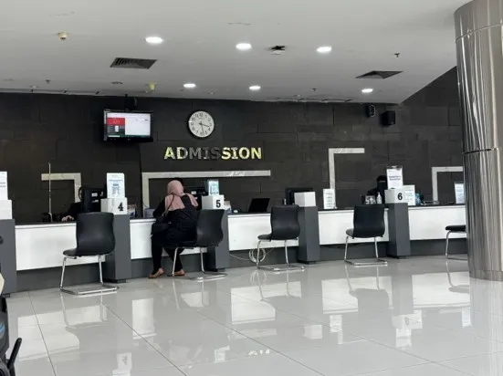 Proses menunggu untuk bisa bertemu Icu namun tidak ada kejelasan pihak RS di Gedung Kencana, RSCM, Jakarta pada Jumat (18/9). (Dok: Nurul Nur Azizah/Konde.co)