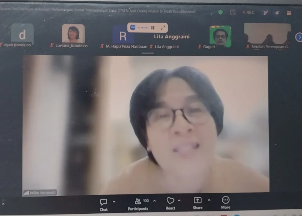 Mike Verawati, aktivis perempuan dalam Konferensi Pers Jaringan Advokasi Perlindungan Sosial Menggugat Desil DTSEN Anti Orang Miskin dan Tidak Konstitusional (foto: dok. Konde.co/Dyah Pitaloka)