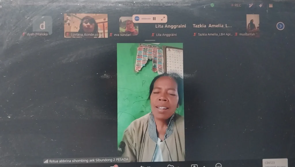 Rotua Sabrina Sihombing, warga terdampak kekacauan desil dalam Konferensi Pers Jaringan Advokasi Perlindungan Sosial Menggugat Desil DTSEN Anti Orang Miskin dan Tidak Konstitusional (foto: dok. Konde.co/Dyah Pitaloka)